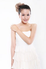 组图：杨渝渝冬日写真曼妙身姿展魅力