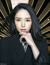 组图：董璇时尚大片长裙展女性魅力优雅