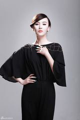 组图：王晶高贵气质写真 诠释大气女王范