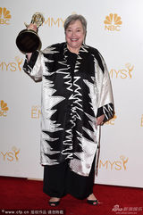 组图：凯西-贝茨获迷你剧电视电影最佳女配