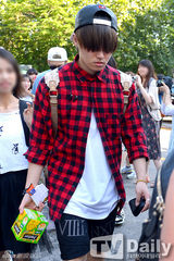 组图：4minute泫雅参加彩排 戴墨镜尽显女王风范