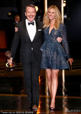 组图：布莱恩获剧情最佳男主角 朱莉娅-罗伯茨蓝裙颁奖