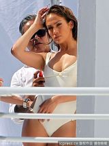 组图：詹妮弗-洛佩兹拍写真 男友探班秀恩爱