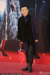 组图：群星亮相金像红毯 汤唯领衔众女星斗艳