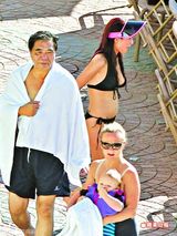 组图：张柏芝三点式与谢霆锋暧昧度假