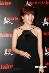 幻灯图集：爱戴酥胸半露火辣出场 蔡康永侯佩岑联袂主持