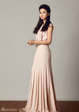 组图：江铠同冷艳洋装大片 小女人霸气蜕变