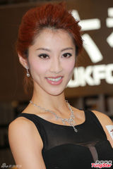 组图：港姐十强优雅秀首饰 黑纱裙美腿隐现