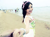 组图：毛晓彤海边写真 演绎清新恬淡逐浪女孩