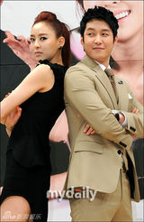 组图：申珠雅等出席早间剧《我人生的甘露》发布会