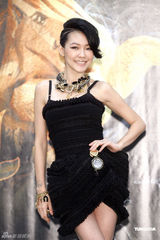 高清图：小S为金马奖试装秀美腿 蔡康永调侃大S