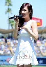 组图：少女时代宋承宪等捧场美国职业棒球比赛