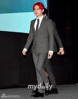 组图：JYJ全员现身 金俊秀红发吸睛搞笑不断