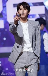 组图：《MCD》众星献唱 EXO11人献双曲舞台