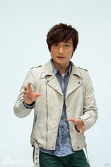 组图：《致命闪玩》主演方力申张馨予拍摄海报