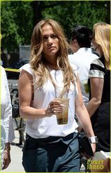 组图：詹妮弗-洛佩兹离婚后亮相 黑超难掩倦容