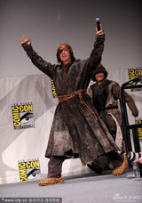 组图：《霍比特人》齐现身 精灵女王曝不穿内裤