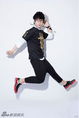 组图：汪苏泷公布潮范儿趣味写真