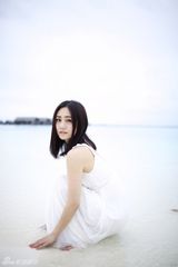 组图：刘云清新淡雅写真 展露轻熟女风采