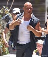 组图：《速度7》片场照曝光 范-迪塞尔火场救美