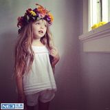 组图：大眼萝莉姐妹走红 写真妈妈掌镜精致如画