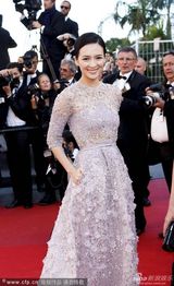 组图：《维纳斯》首映 章子怡素雅长裙助阵