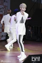 组图：韩团100%回归 变身明朗少年引期待