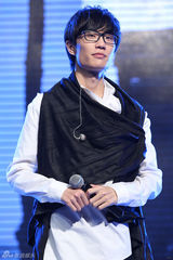 组图：许嵩新专《不如吃茶去》发布 黄龄助阵