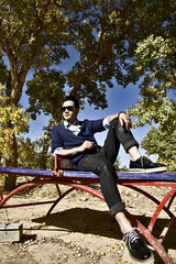 组图：何晟铭敦煌写真  沙漠行者狂野豪迈