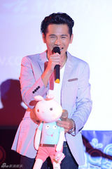 组图：曹格欲跟黄磊结亲家 女儿听村长秒变哭脸