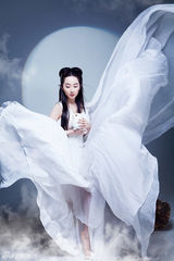 组图：程媛媛创意写真化身嫦娥仙气十足