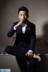 组图：雷佳音雅痞写真 演绎轻熟男品质生活