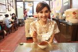 组图：夏米雅台南办签唱会 品尝美食变“吃货”