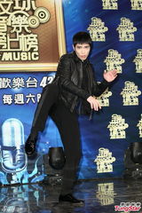 组图：罗志祥向老萧讨生日礼 鬼叫吓傻女记者