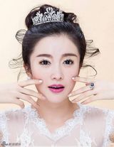 组图：李艾瑾写真仪态万千 大秀魅力时尚