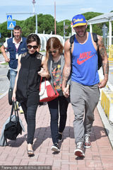 组图：《纸牌屋》玛拉与男友分手 牵肌肉男闺蜜