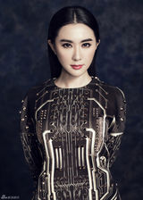 组图：石天琦写真大气复古 突显别样潮范儿