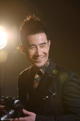 组图：奇道爽朗笑容亲和魅力 展现好男人形象