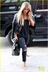 组图：卡戴珊变金发女郎 老公韦斯特称爱到不行