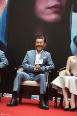 组图：吴秀波《离婚律师》胡子柔软被调戏