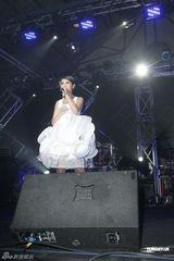 组图：杨丞琳个唱化身摇滚精灵 打造魔幻舞台