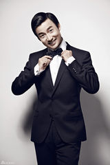 组图：田征英伦时尚写真展现多面性格