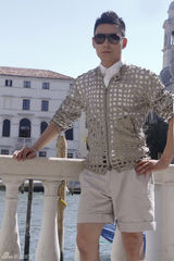 组图：《太极》梁家辉袁晓超威尼斯黑超写真