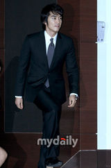 幻灯图：少女时代宋承宪获表彰 推广韩流文化做贡献