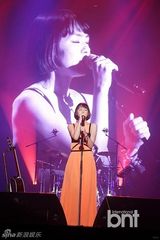 组图：赵容弼尹民秀等献唱展华丽舞台