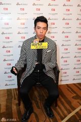 组图：新浪娱乐明星街拍盛典对话俞灏明