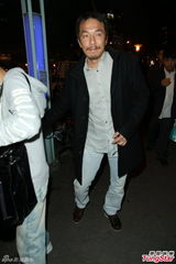 组图：陆川戴立忍曾宝仪等现身张震婚礼