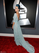 高清组图：格莱美红毯凯蒂-佩里蓝发蓝裙亮相