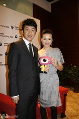 幻灯集：明星夫妇亮相活动　甄子丹：太太是贤内助