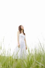 组图：逢泽丽奈夏日写真比基尼秀身材